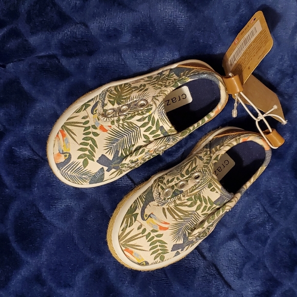 Toddler Shoes - Size 5 - Picture 2 of 4